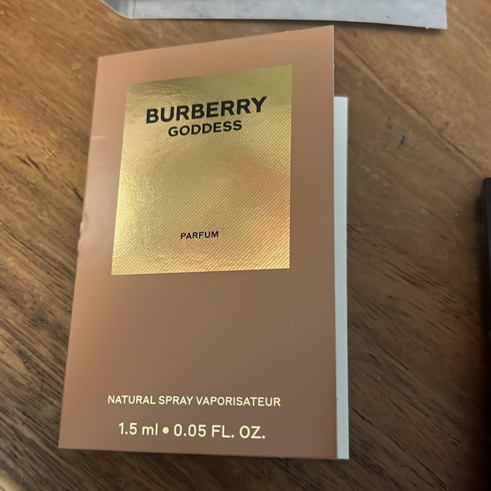 Assorted Perfume Sample Set - Picture 4 of 7